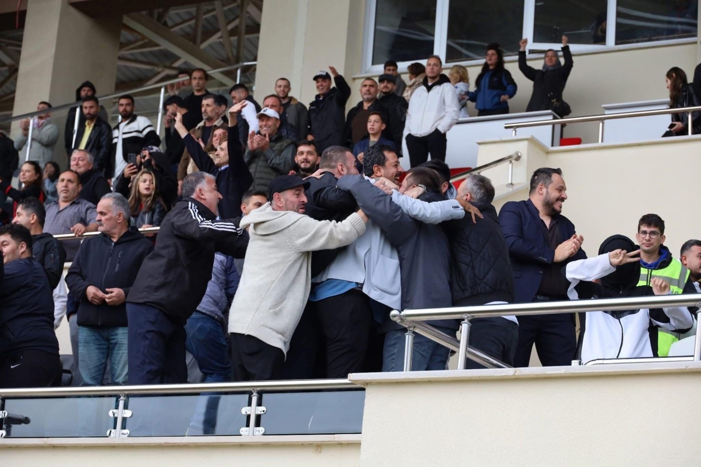 1930 Bafraspor Yönetiminin Gol Sevinci Taraftardan Tam Not Aldı