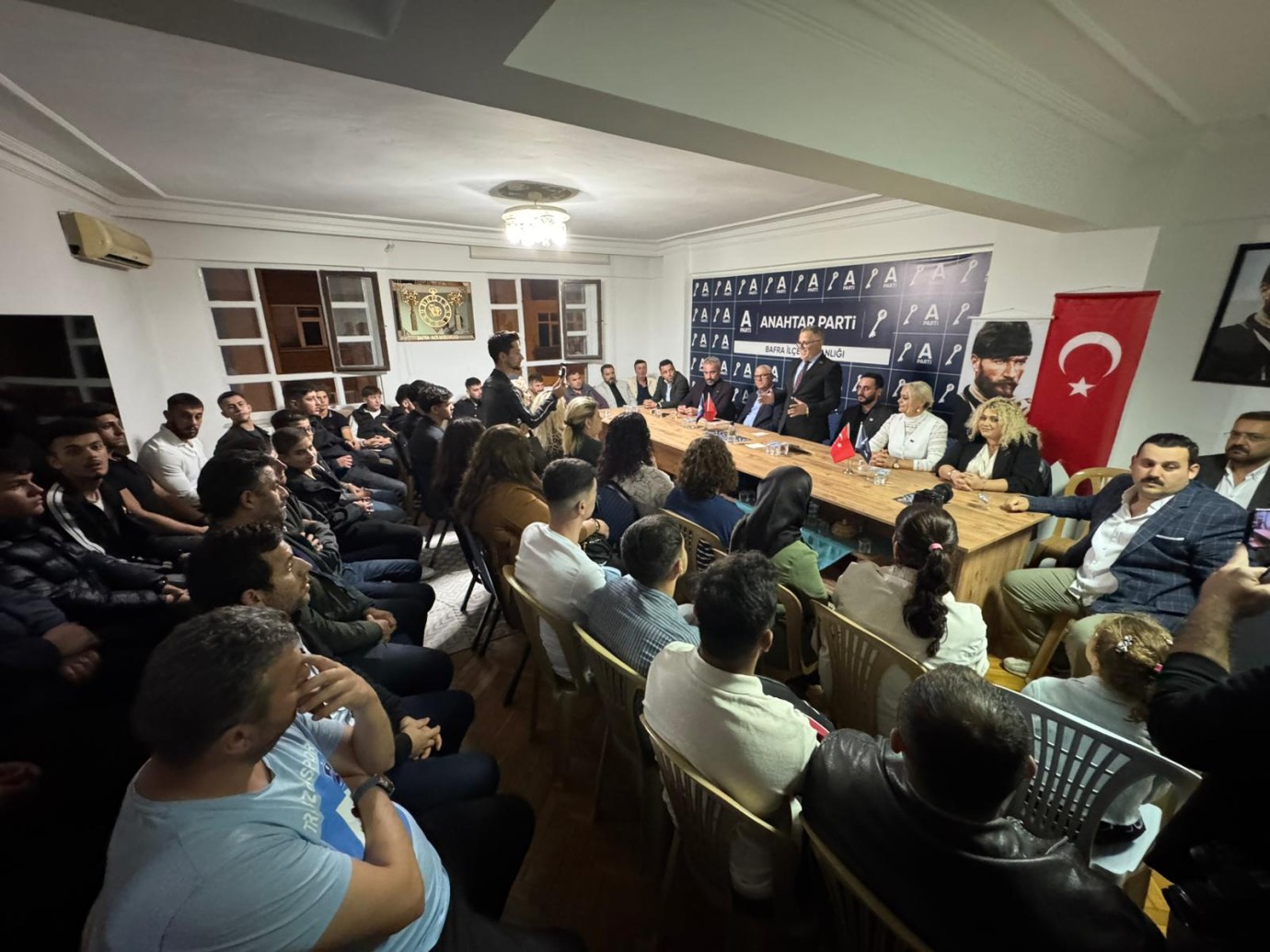 Anahtar Parti Bafra’da Gençlerle Buluştu